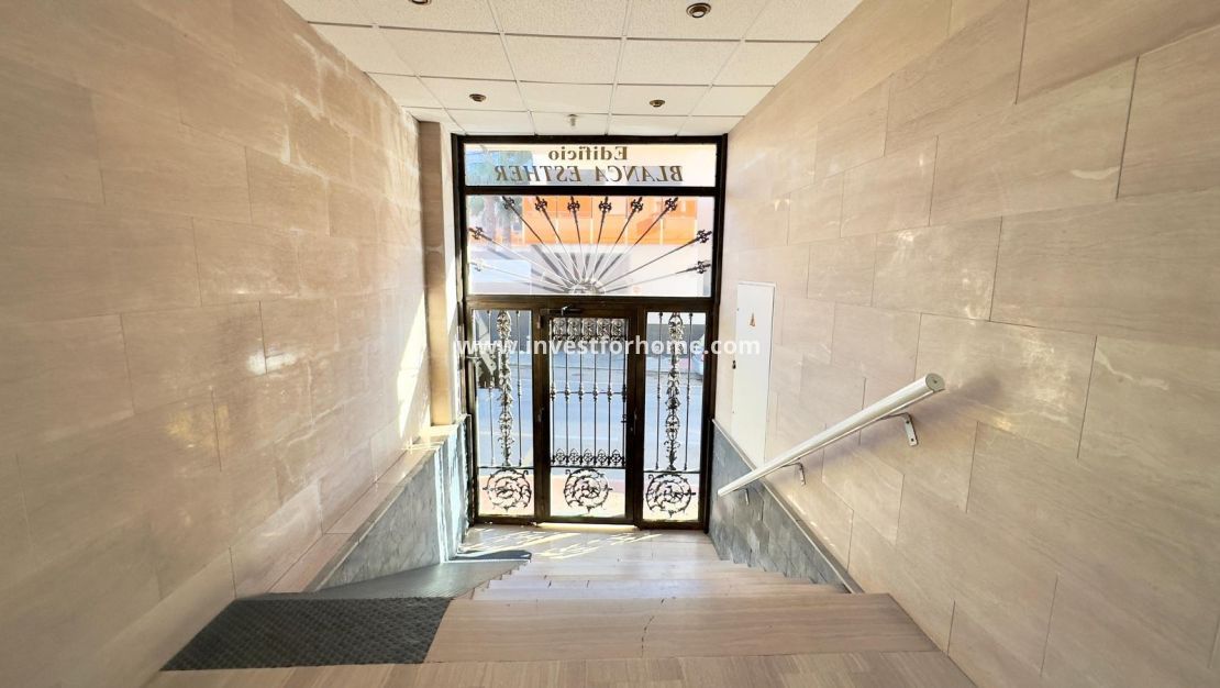 Sale - Apartment - Torrevieja - Centro