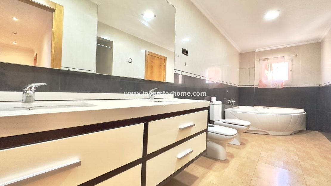 Sale - Apartment - Torrevieja - Centro