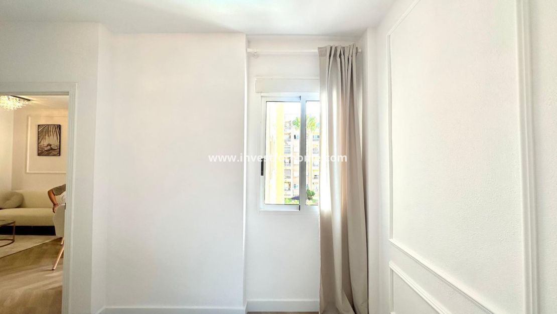 Sale - Apartment - Torrevieja - Centro