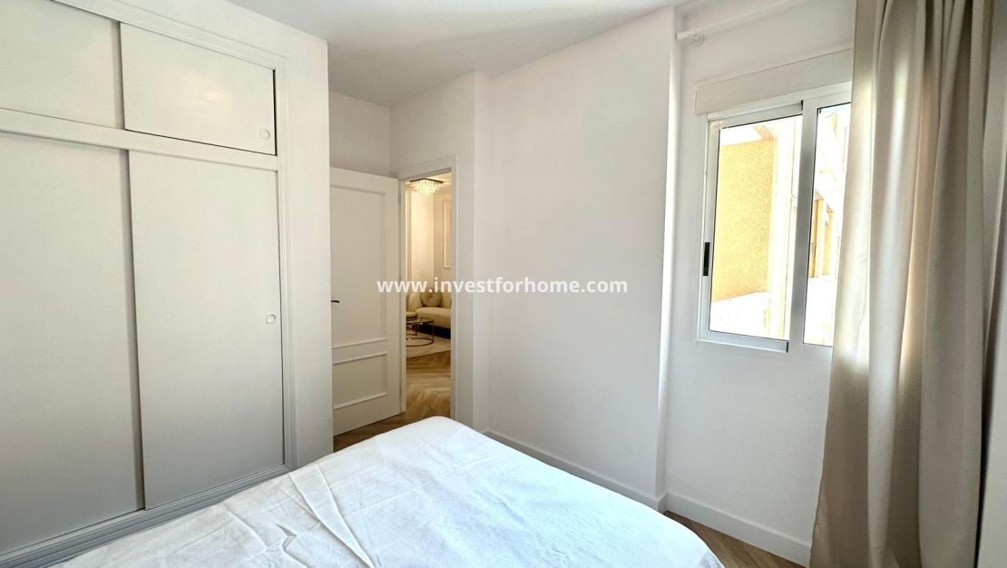 Sale - Apartment - Torrevieja - Centro