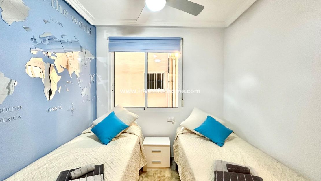 Sale - Apartment - Torrevieja - Centro