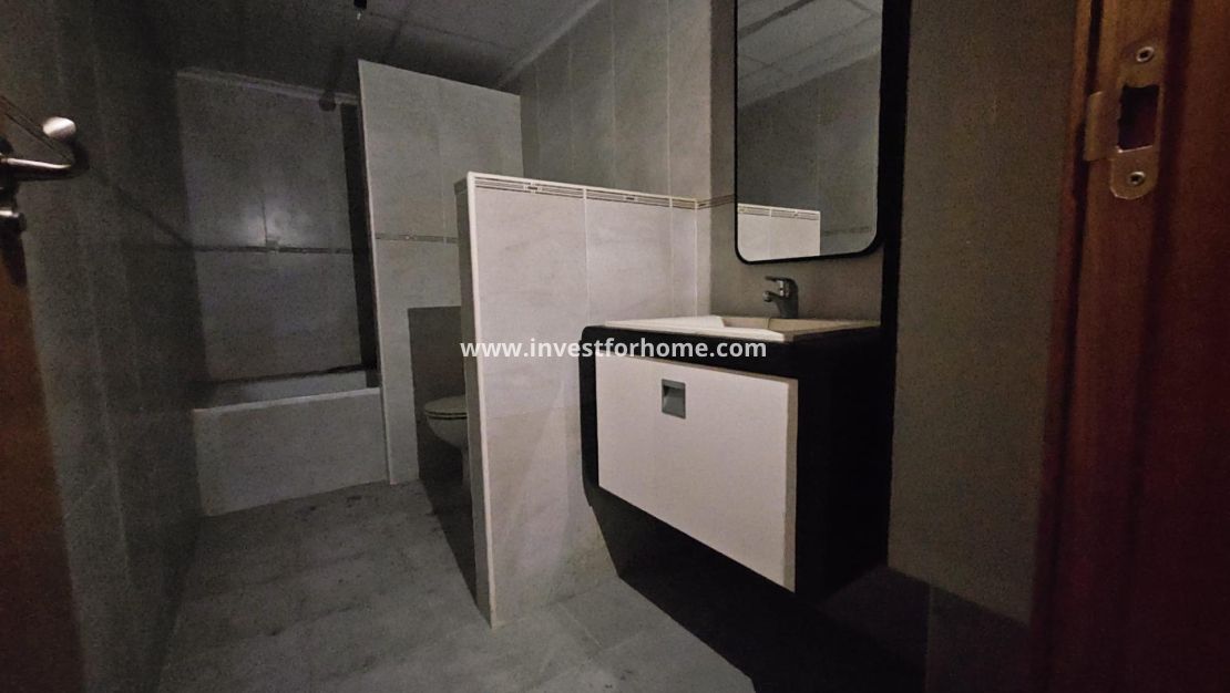 Sale - Apartment - Torrevieja - Centro