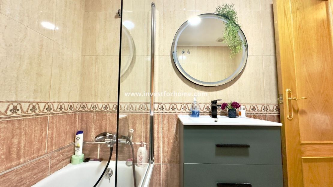 Sale - Apartment - Torrevieja - Centro