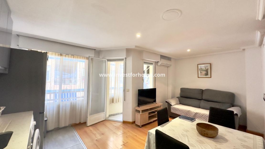 Sale - Apartment - Torrevieja - Centro