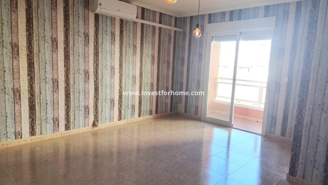 Sale - Apartment - Torrevieja - Centro