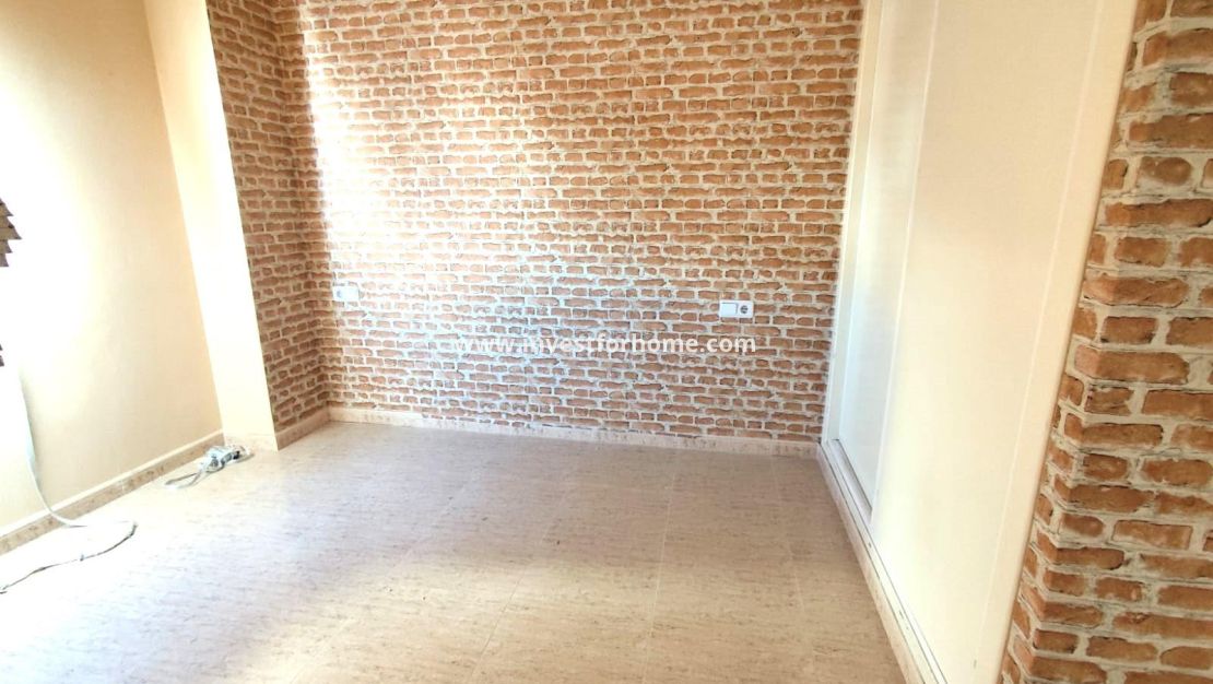 Sale - Apartment - Torrevieja - Centro