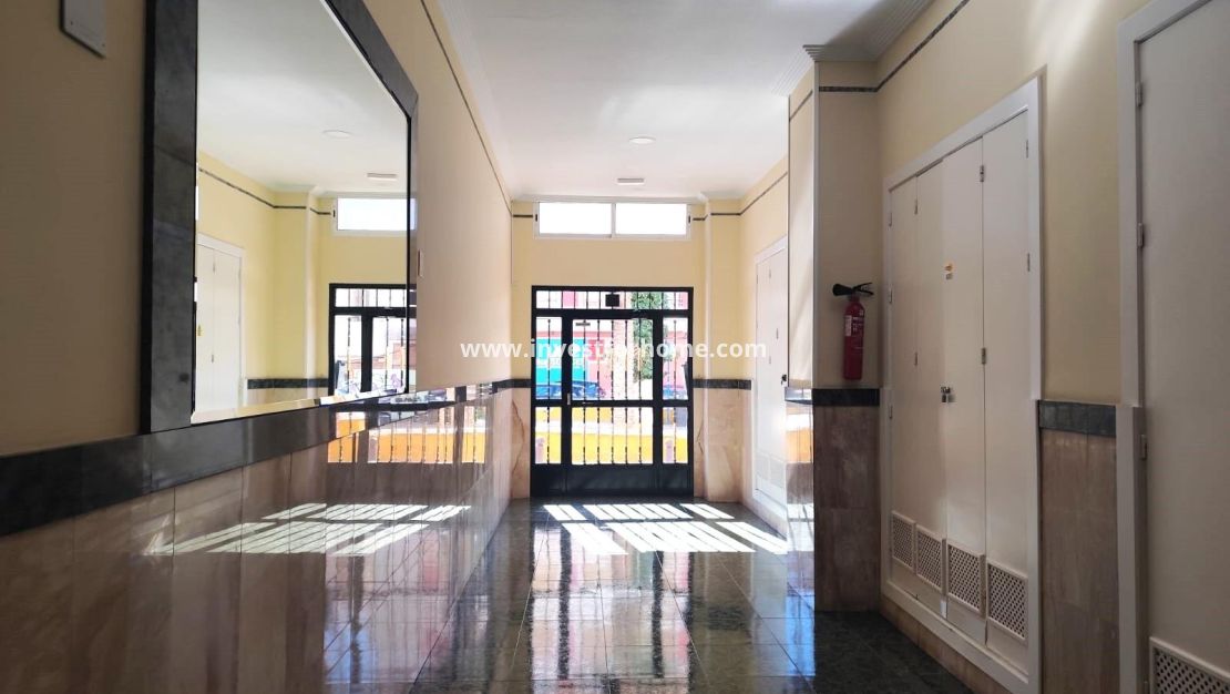 Sale - Apartment - Torrevieja - Centro