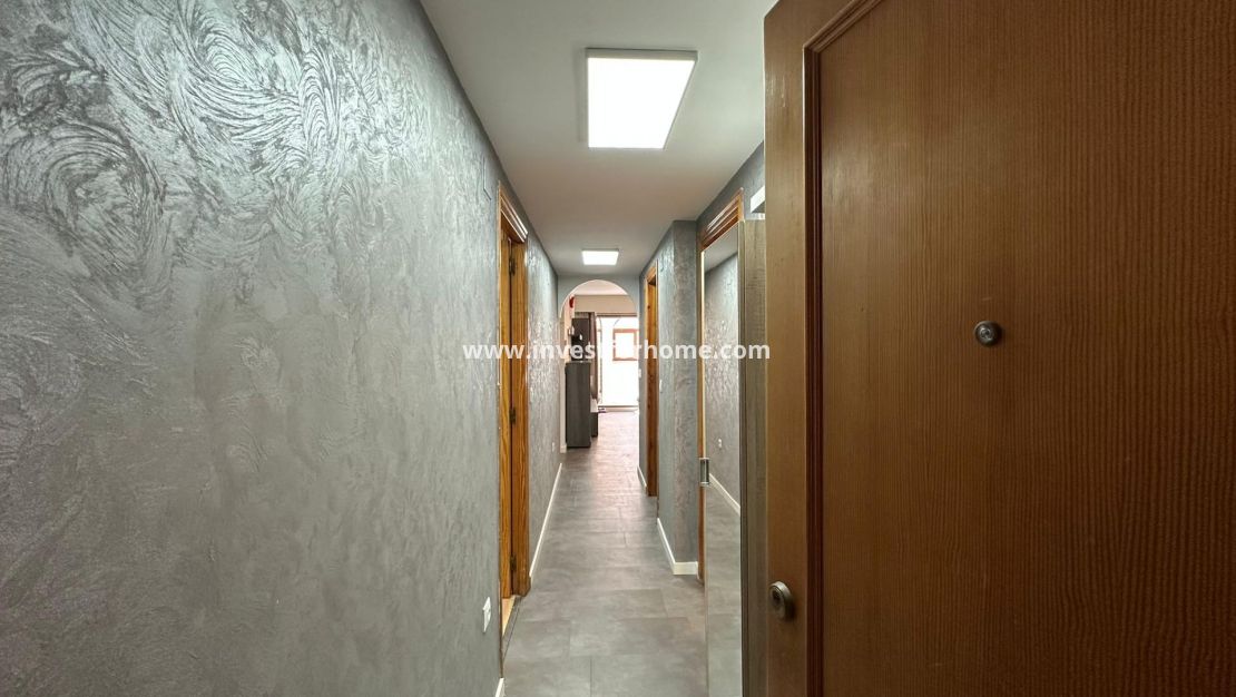 Sale - Apartment - Torrevieja - Centro