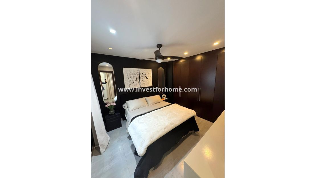 Sale - Apartment - Torrevieja - Centro