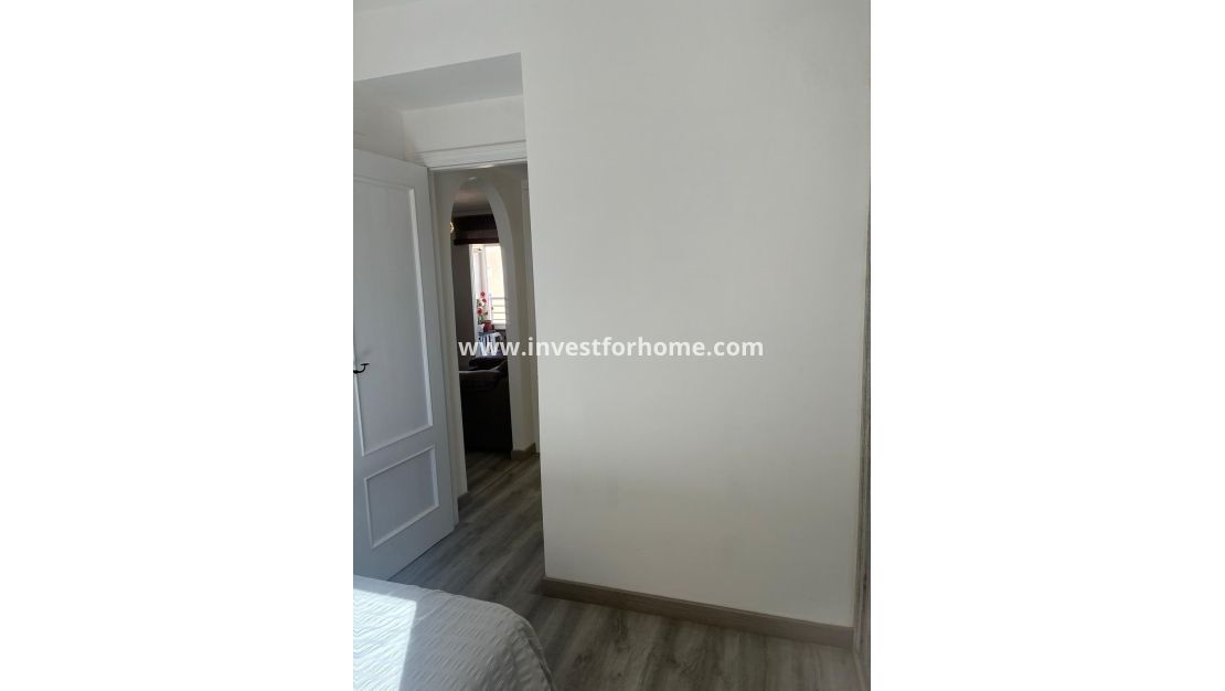 Sale - Apartment - Torrevieja - Centro