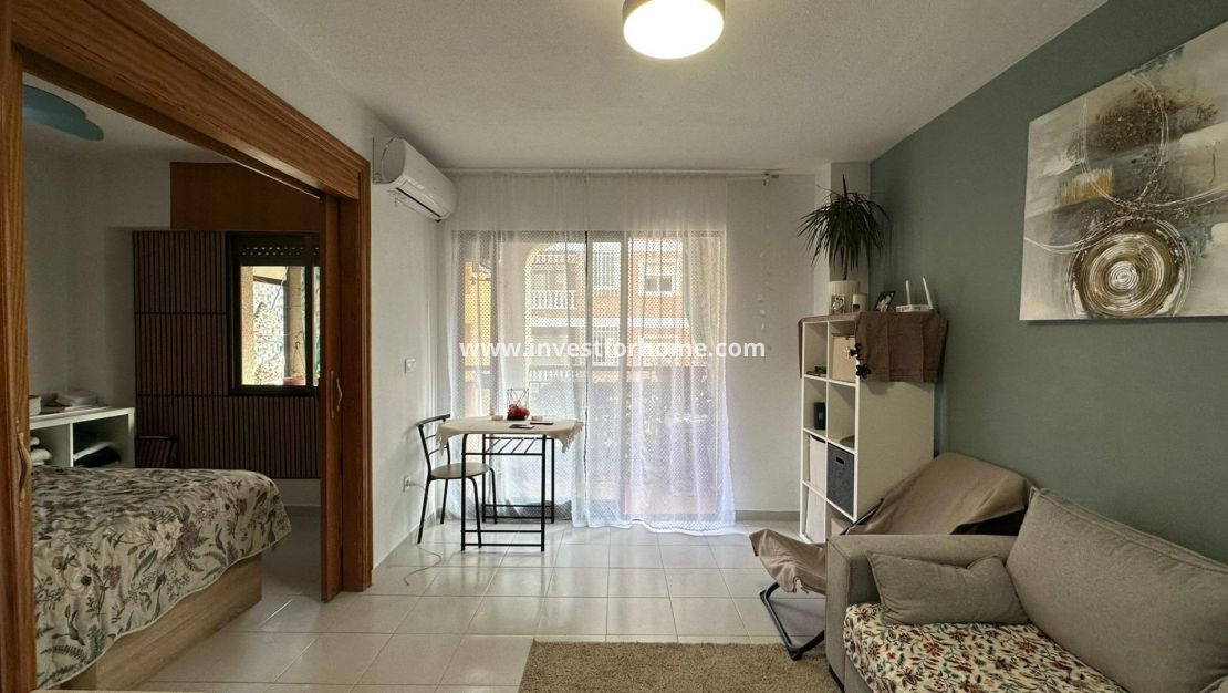 Sale - Apartment - Torrevieja - Centro