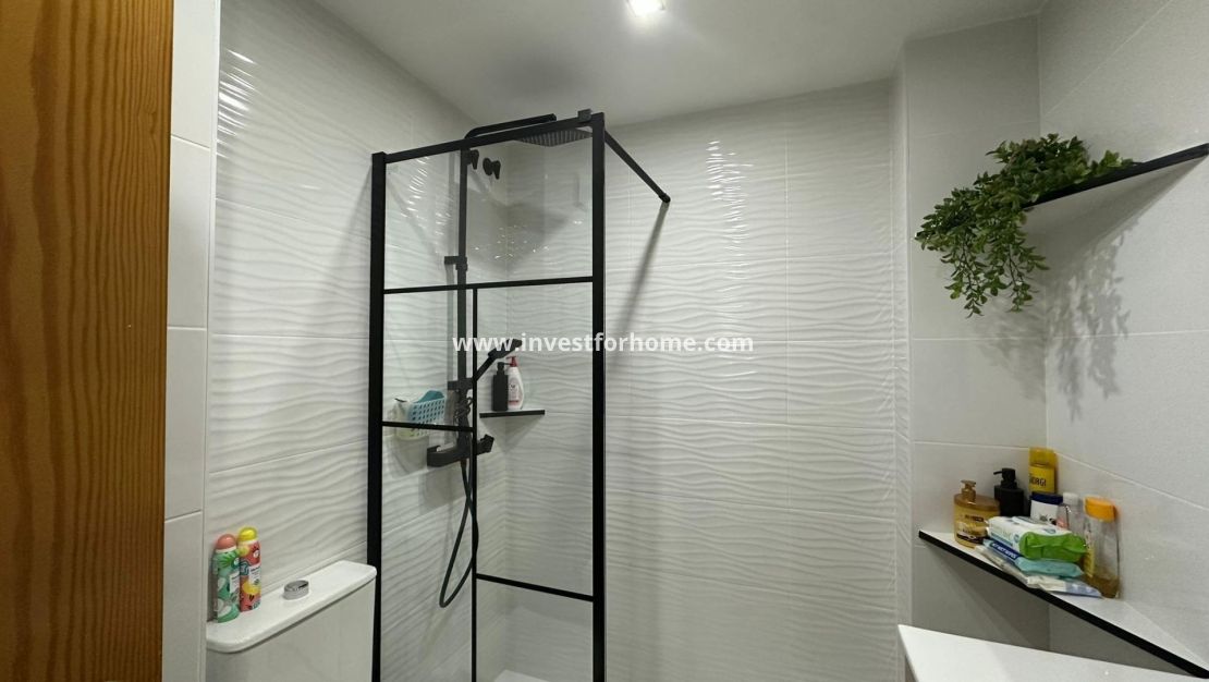 Sale - Apartment - Torrevieja - Centro