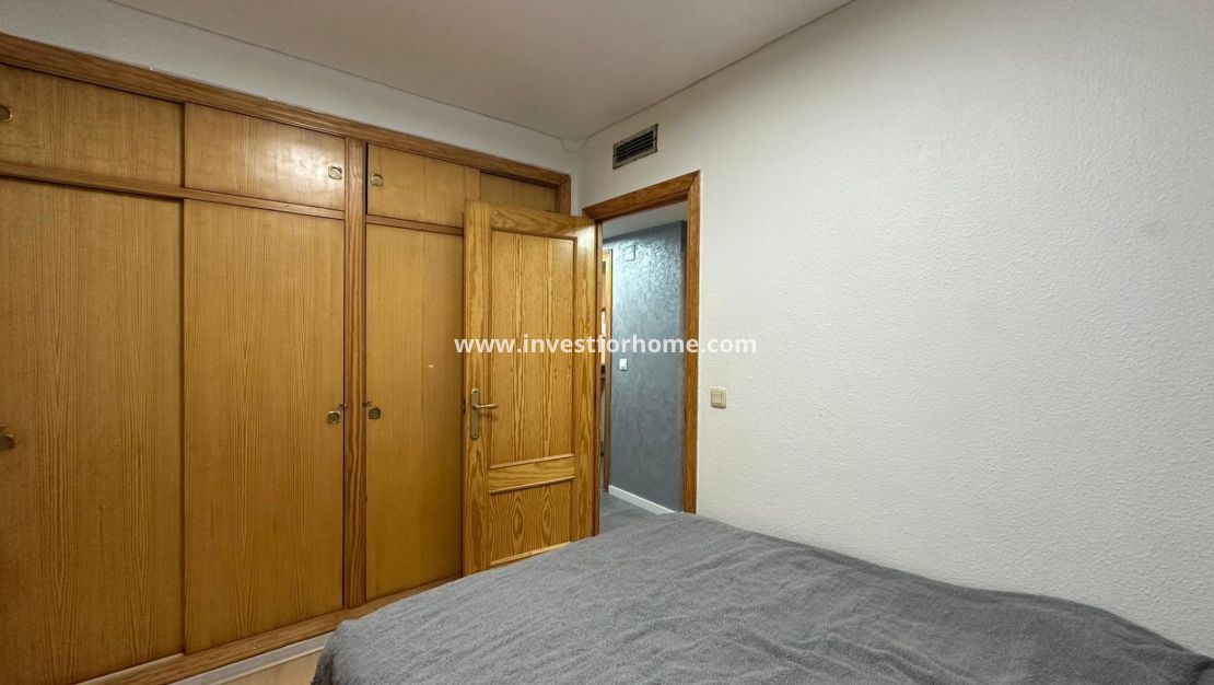 Sale - Apartment - Torrevieja - Centro