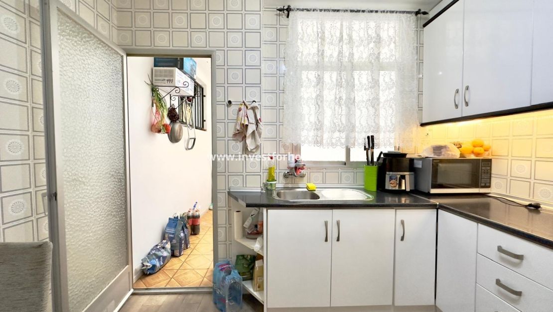 Sale - Apartment - Torrevieja - Centro