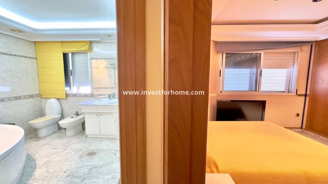 Sale - Apartment - Torrevieja - Centro