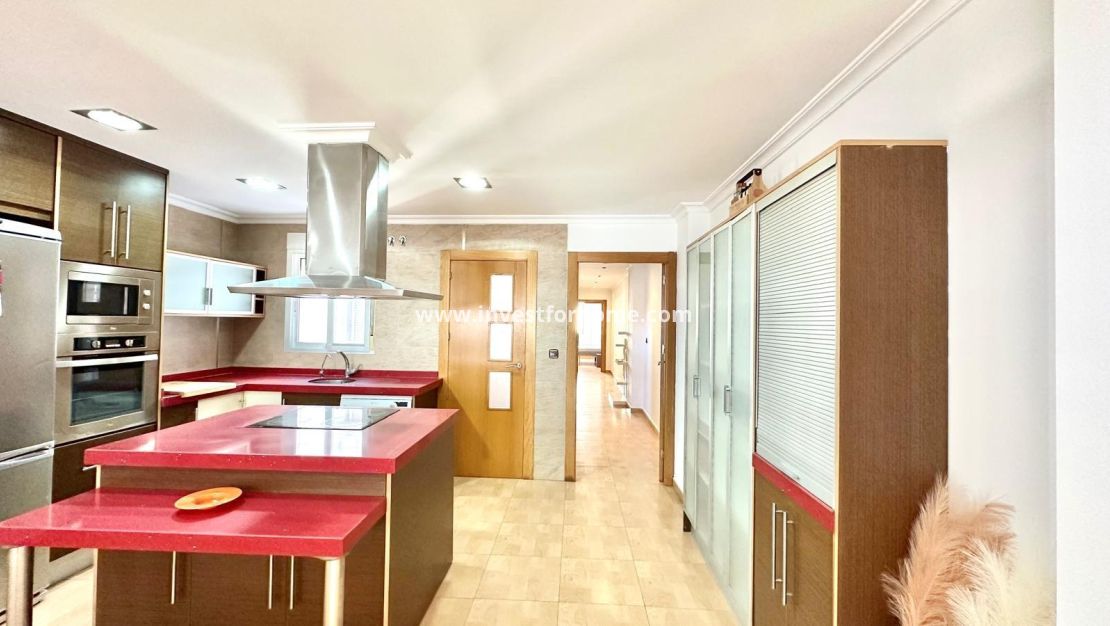 Sale - Apartment - Torrevieja - Centro