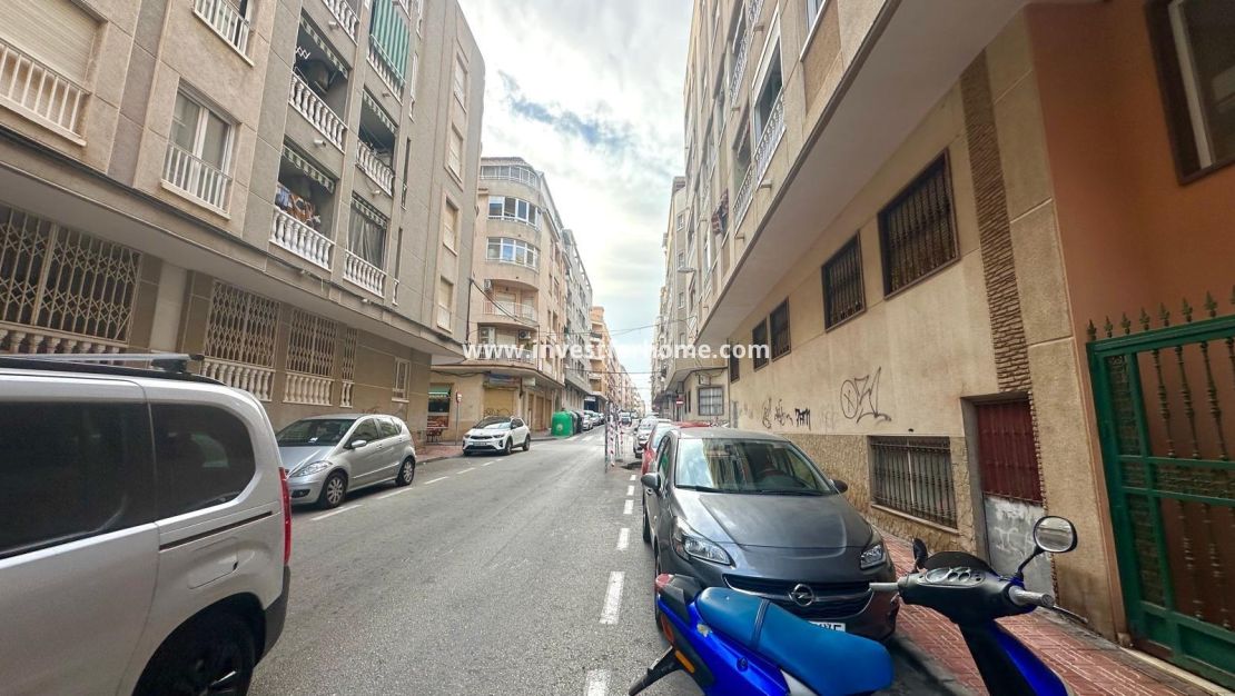 Sale - Apartment - Torrevieja - Centro