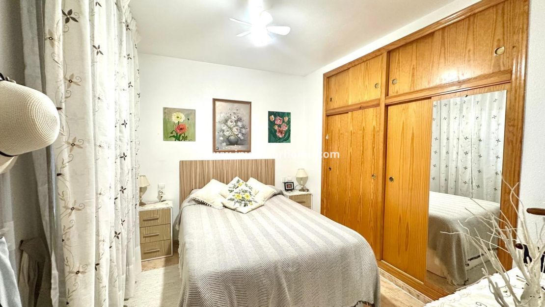 Sale - Apartment - Torrevieja - Centro