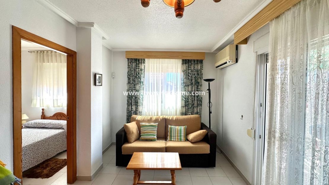 Sale - Apartment - Torrevieja - Centro
