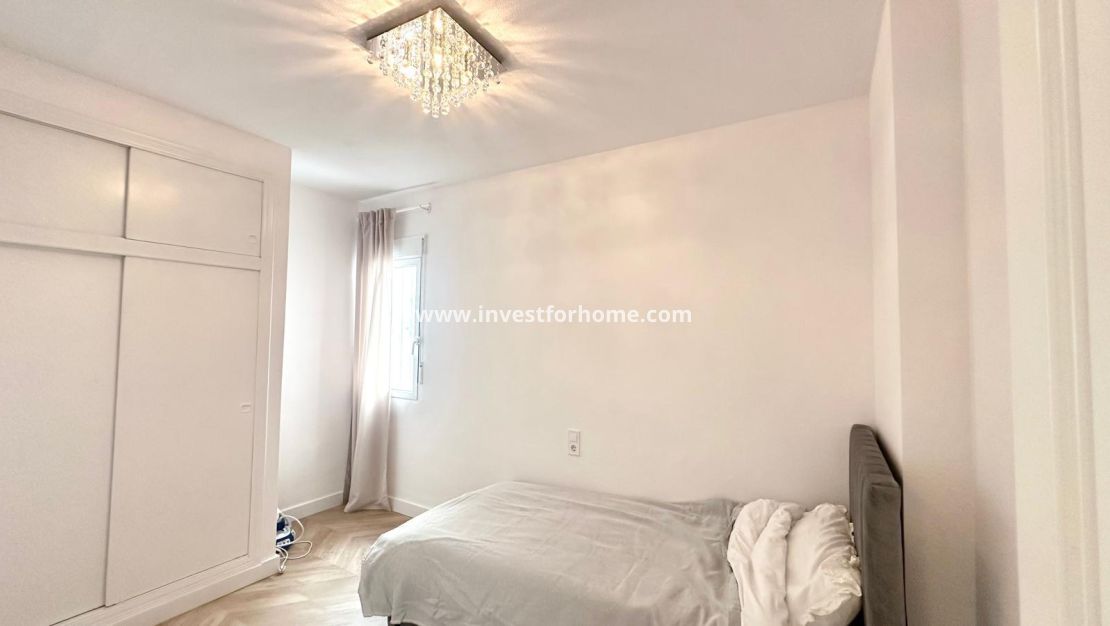 Sale - Apartment - Torrevieja - Centro