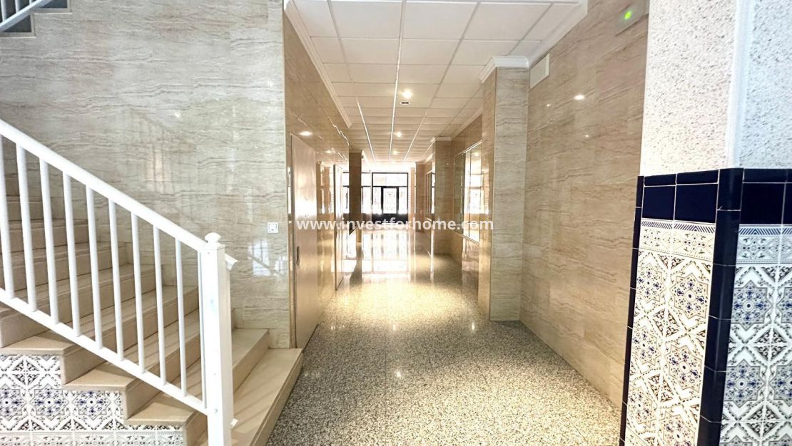 Sale - Apartment - Torrevieja - Centro