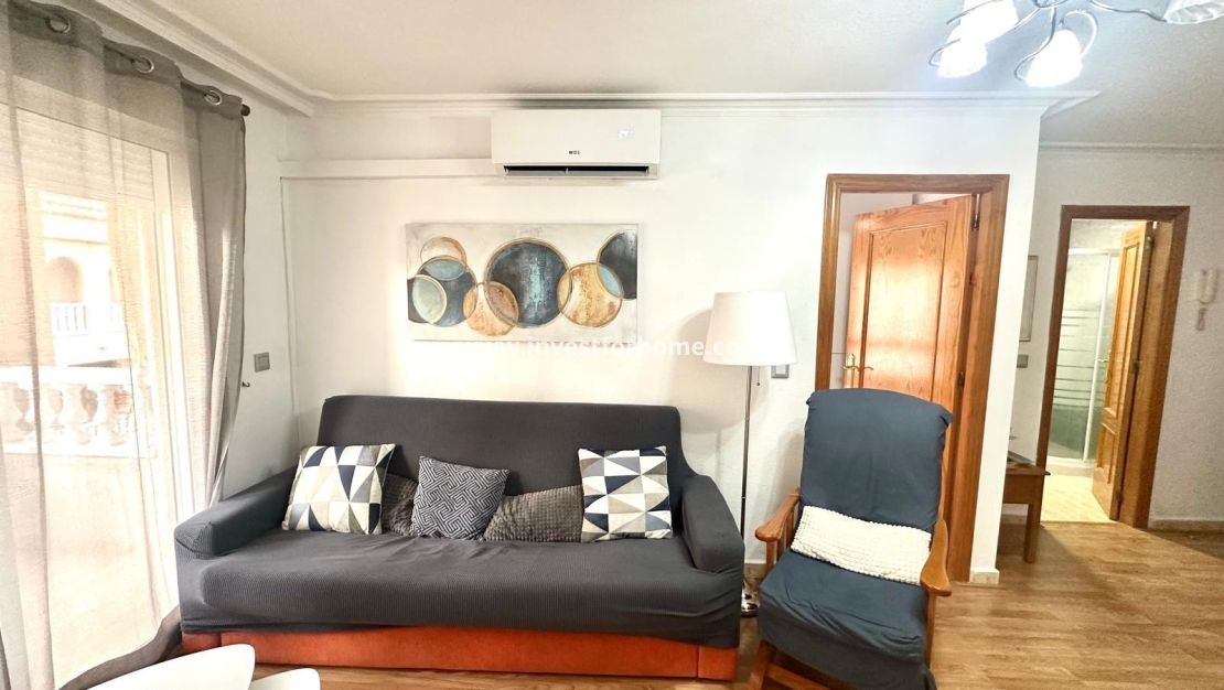 Sale - Apartment - Torrevieja - Centro