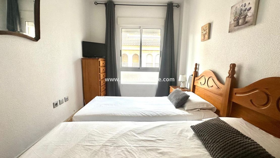 Sale - Apartment - Torrevieja - Centro