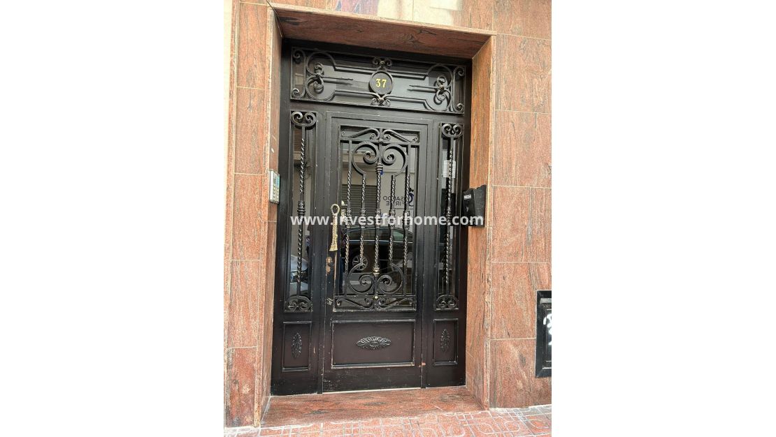 Sale - Apartment - Torrevieja - Centro