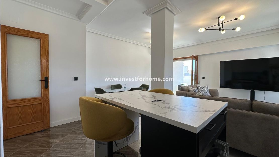 Sale - Apartment - Torrevieja - Centro