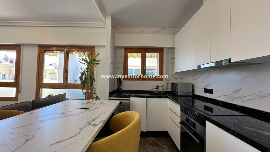 Sale - Apartment - Torrevieja - Centro