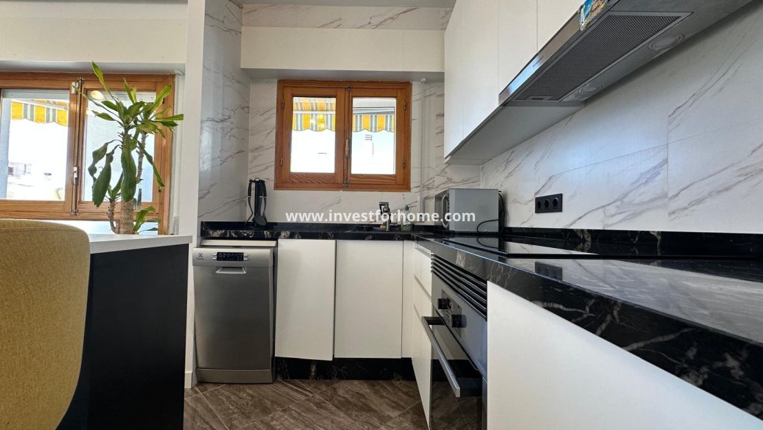 Sale - Apartment - Torrevieja - Centro