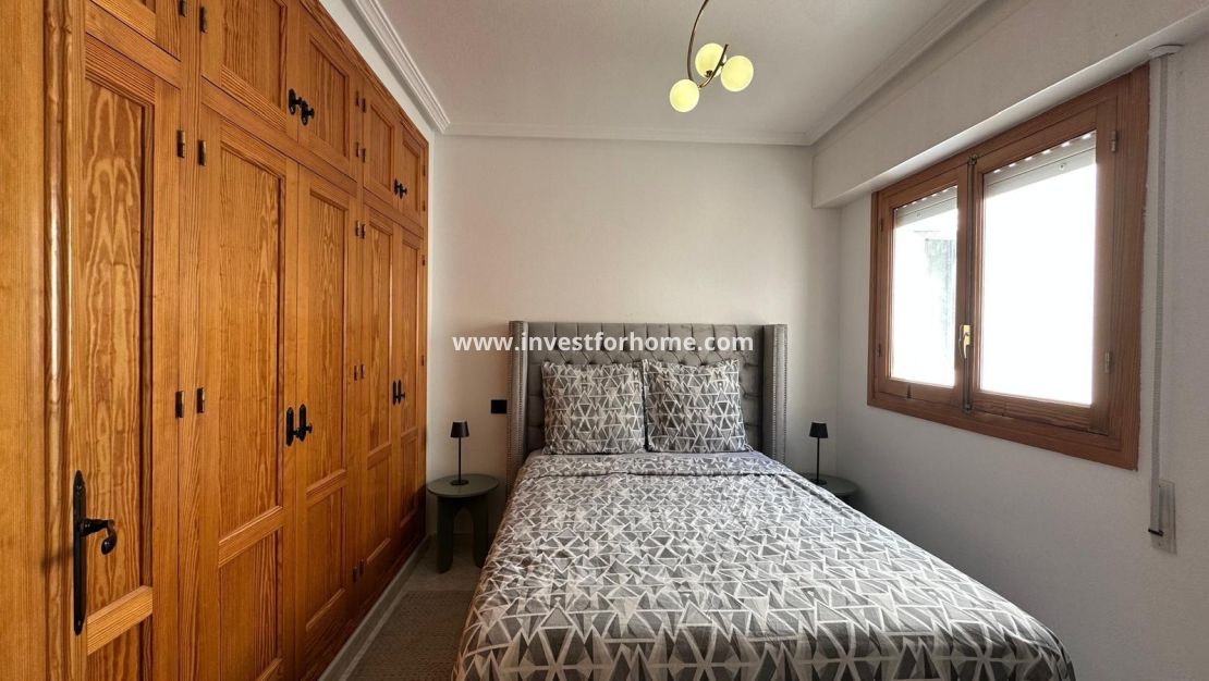 Sale - Apartment - Torrevieja - Centro