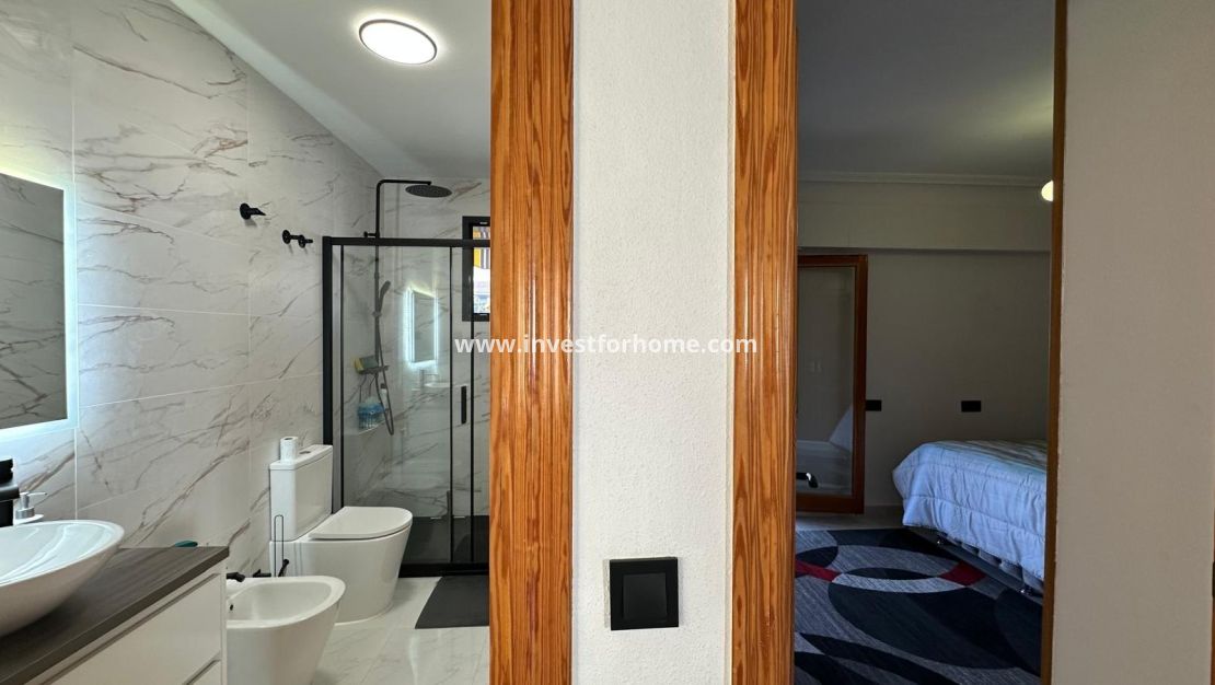 Sale - Apartment - Torrevieja - Centro