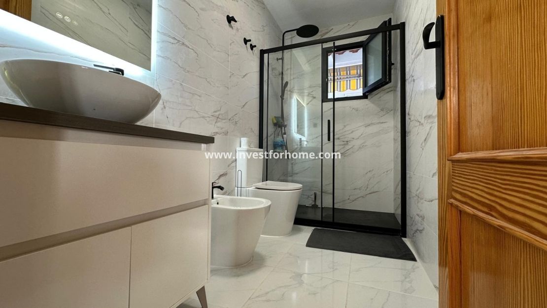 Sale - Apartment - Torrevieja - Centro