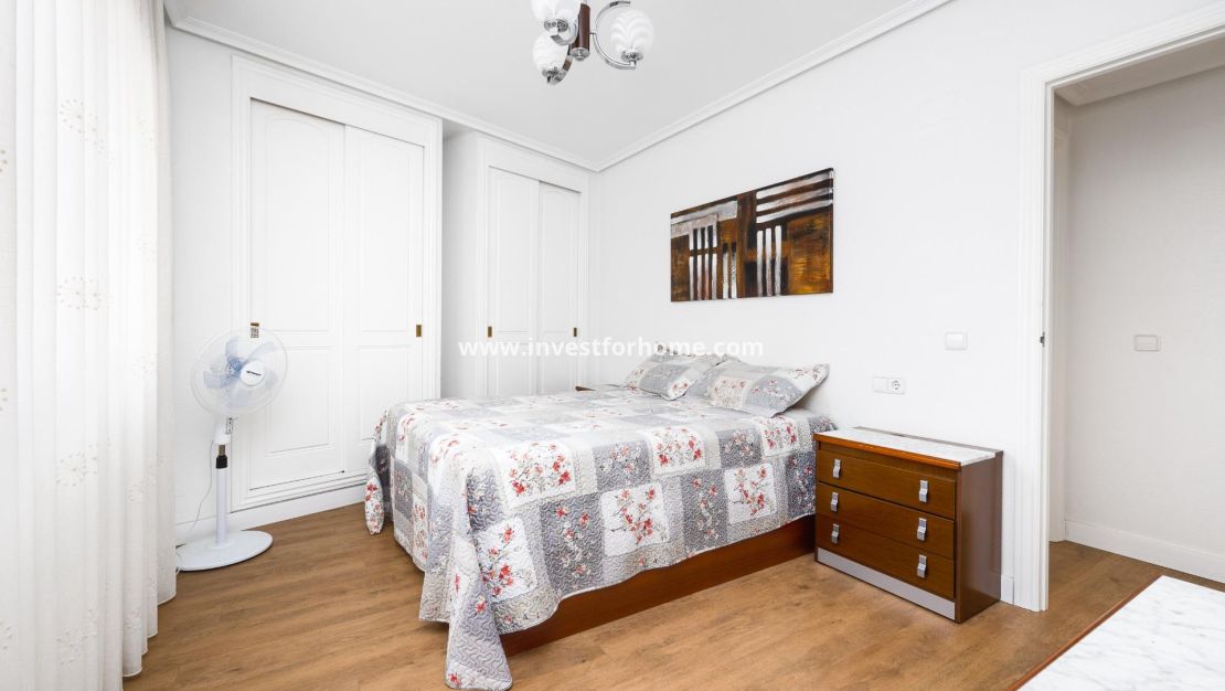 Sale - Apartment - Torrevieja - Centro