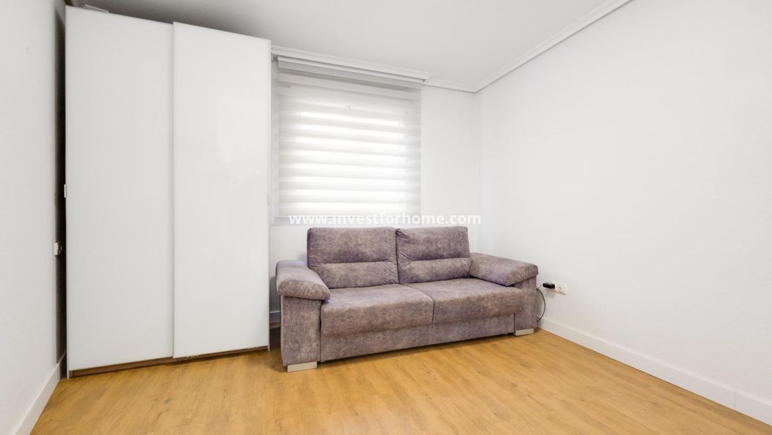 Sale - Apartment - Torrevieja - Centro