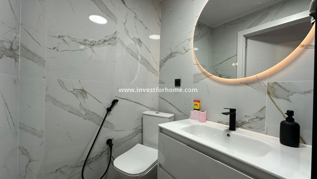 Sale - Apartment - Torrevieja - Centro