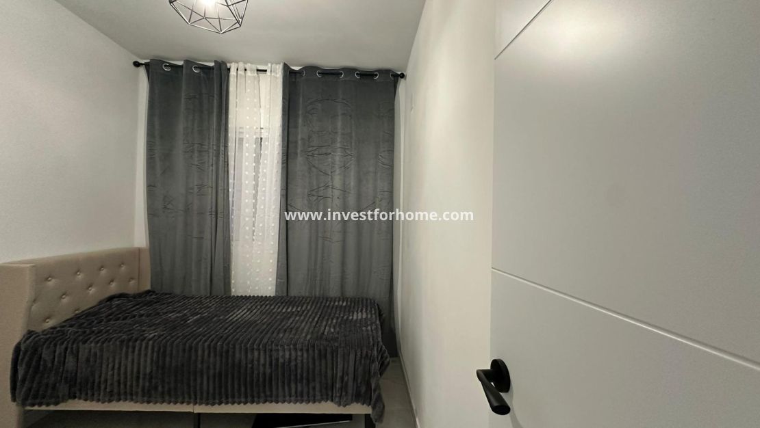 Sale - Apartment - Torrevieja - Centro