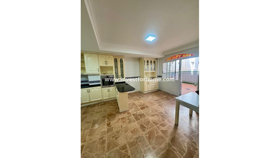 Sale - Apartment - Torrevieja - Centro