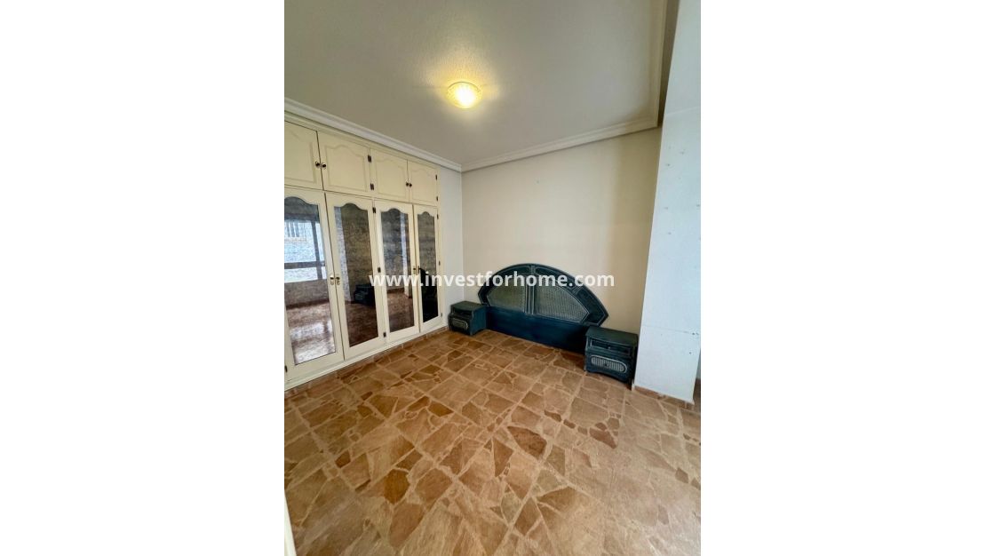 Sale - Apartment - Torrevieja - Centro