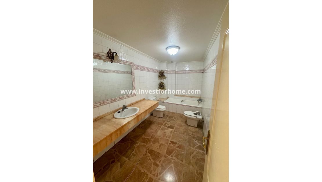 Sale - Apartment - Torrevieja - Centro