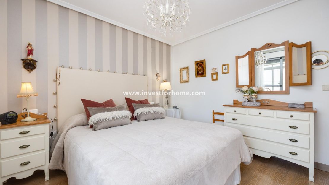 Sale - Apartment - Torrevieja - Centro