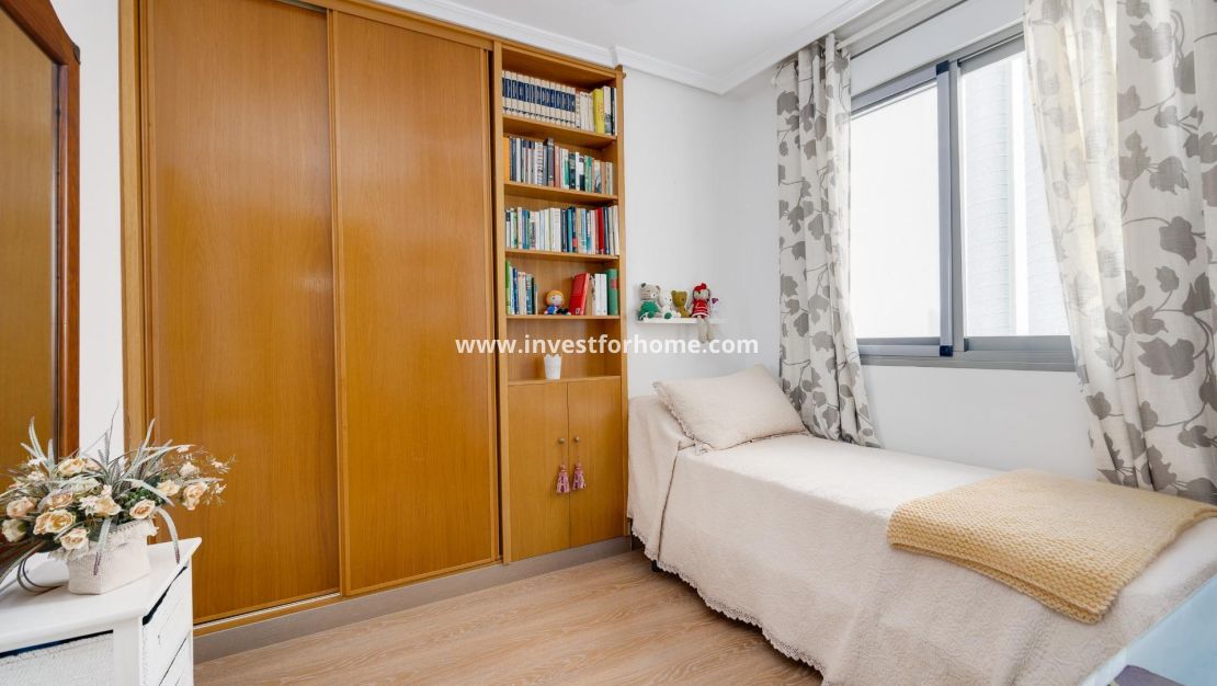 Sale - Apartment - Torrevieja - Centro