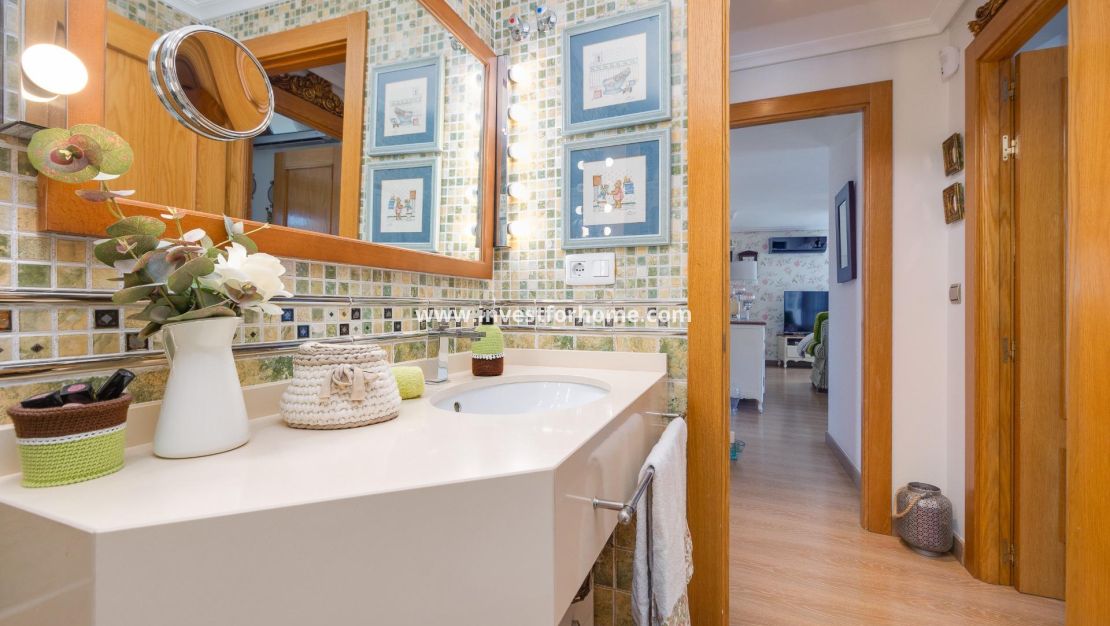 Sale - Apartment - Torrevieja - Centro