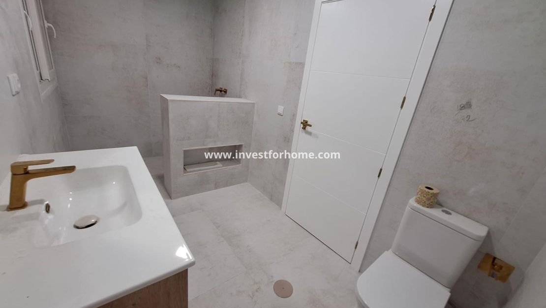 Sale - Apartment - Torrevieja - Centro