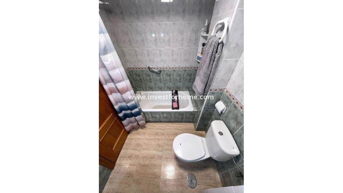Sale - Apartment - Torrevieja - Centro