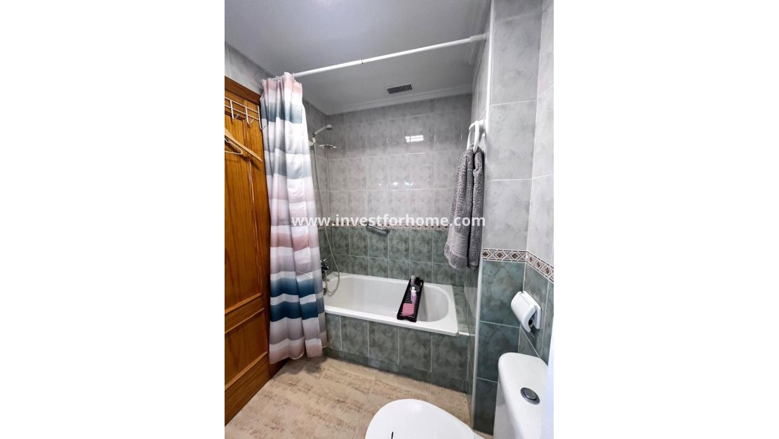 Sale - Apartment - Torrevieja - Centro