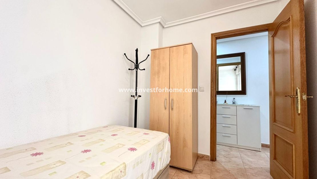 Sale - Apartment - Torrevieja - Centro