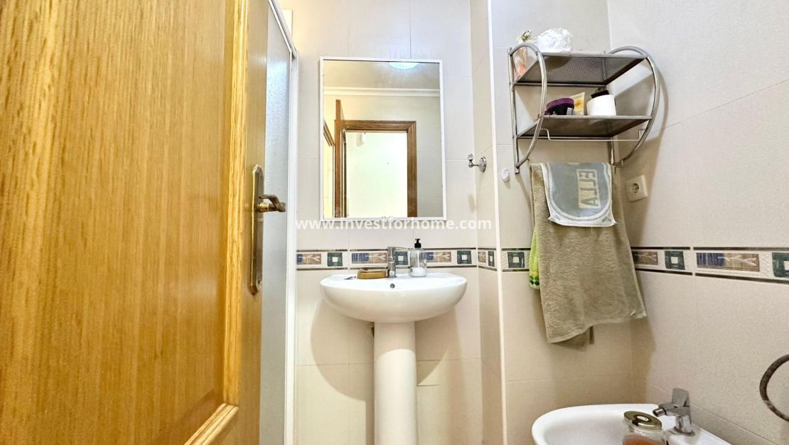 Sale - Apartment - Torrevieja - Centro