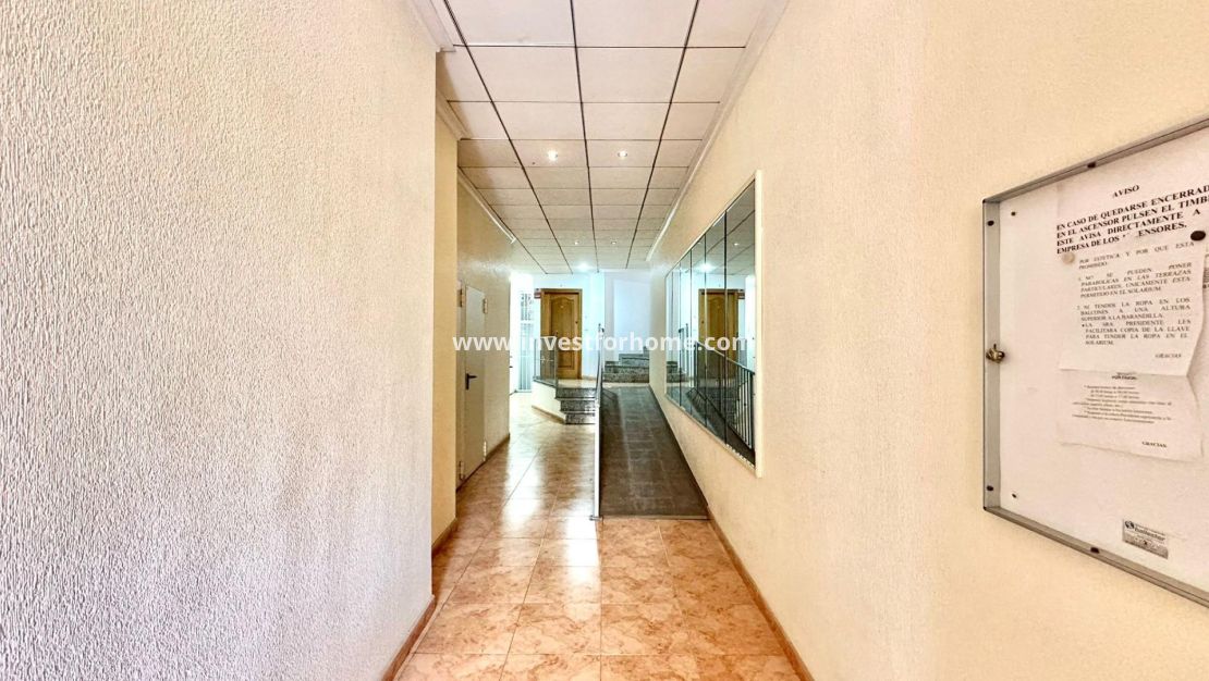 Sale - Apartment - Torrevieja - Centro